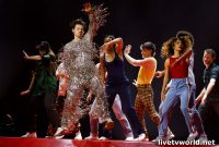 Tech Glitch Disrupts Harry Styles at the Grammys