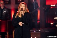 Kelly Clarkson Teases New Single Mine with Teaser Clip