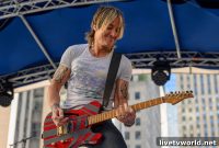 Keith Urban Returns to Mentor American Idol Top 3 in 2023 Finale