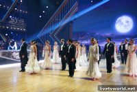 Watch Derek Hough’s Moving Tribute to Len Goodman on Tour