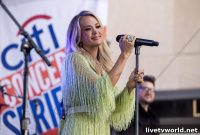 Underwood Honors George Michael; Grace Kinstler on Love Actually